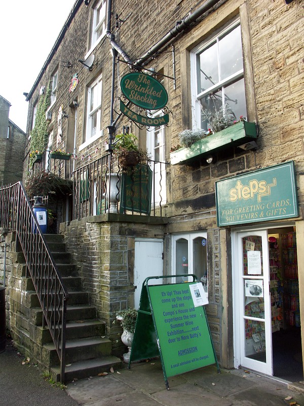 http://www.bootsandpaws.co.uk/pics/holmfirth/holmfirth6b.jpg